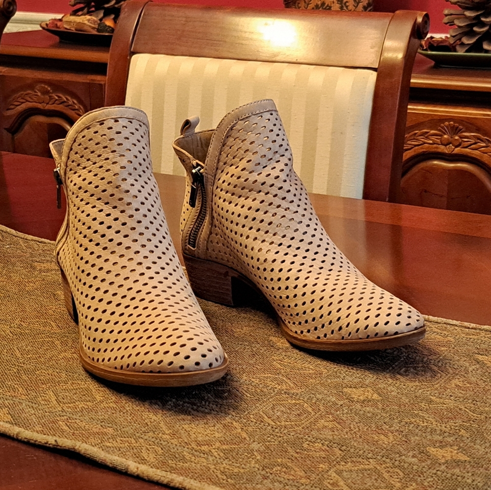 Lucky Brand Summer Booties Cream 7 1/2 / europe 37.5